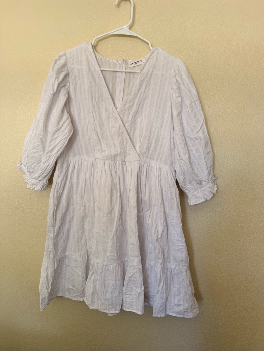 Carly Jean Los Angeles White Tiered V-Neck Midi Dress